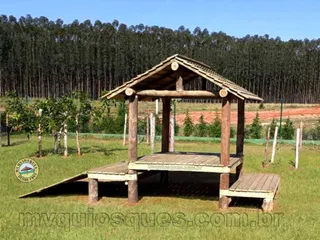 Casinha Pet Place de madeira tratada com rampa e complemento de brincar