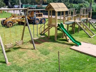 Playground de madeira em restaurante — projeto PG-295