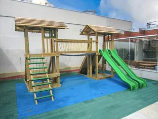 Playground de madeira em área comum de condomínio — projeto PG-171