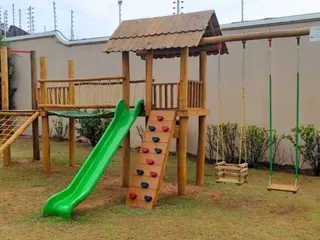 Playground de madeira com escorregador — projeto PG-248