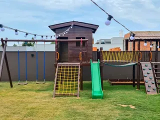 Playground de madeira em área comum de condomínio — projeto PG-320