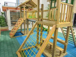 Playground de madeira em área comum de condomínio — projeto PG-172