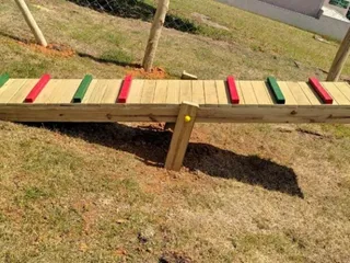 Conjunto de obstáculos de agility em madeira tratada — projeto Pet-57