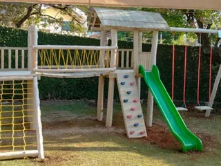 Playground de madeira em área comum de condomínio — projeto PG-341