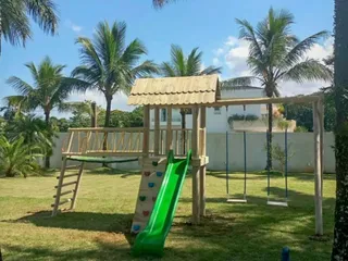 Playground de madeira com casinha suspensa — projeto PG-293