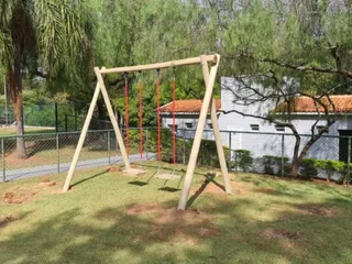 Playground de madeira com balanço — projeto PG-285