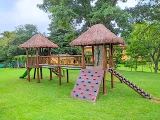 Playground de madeira com casinha suspensa — projeto PG-246