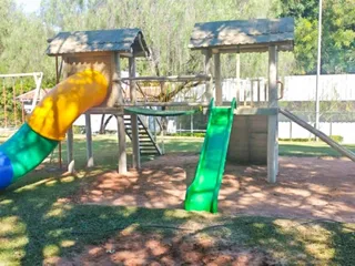 Playground de madeira em área comum de condomínio — projeto PG-345