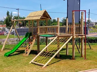 Playground de madeira com estrutura de eucalipto tratado — projeto PG-371
