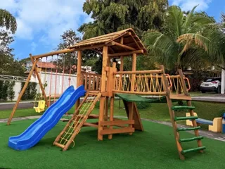 Playground de madeira em área comum de condomínio — projeto PG-244