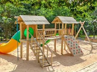 Playground de madeira em área comum de condomínio — projeto PG-347