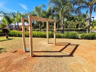 Playground de madeira com escada de acesso — projeto PG-366