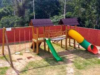 Playground de madeira com escorregador — projeto PG-237