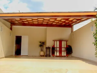 Pergolado de madeira sobre a garagem — projeto PER-69