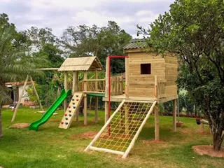 Playground de madeira com casinha suspensa — projeto PG-342
