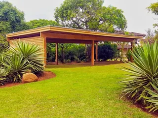 Pergolado de madeira sobre a garagem — projeto PER-81
