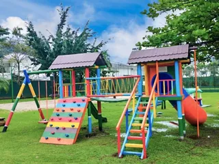 Playground de madeira com estrutura de eucalipto tratado — projeto PG-383