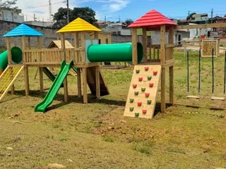 Playground de madeira em área comum de condomínio — projeto PG-318