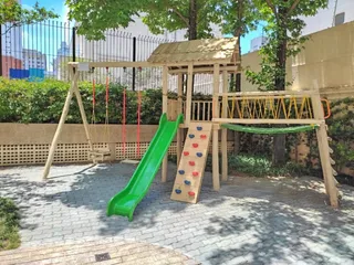Playground de madeira com casinha suspensa — projeto PG-250