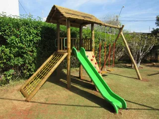 Playground de madeira com casinha suspensa — projeto PG-164