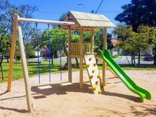 Playground de madeira com casinha suspensa — projeto PG-291