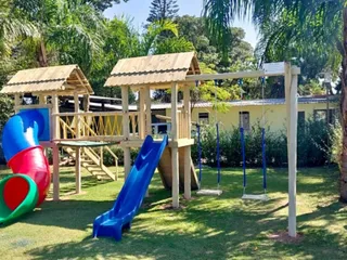 Playground de madeira com tobogã — projeto PG-380