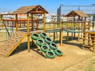 Playground de madeira com estrutura de eucalipto tratado — projeto PG-396
