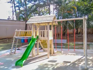 Playground de madeira em área comum de condomínio — projeto PG-357