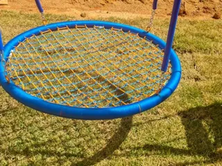 Playground de madeira com balanço — projeto PG-305