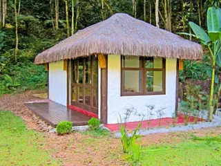 Quiosque com cobertura de piaçava — projeto P-03