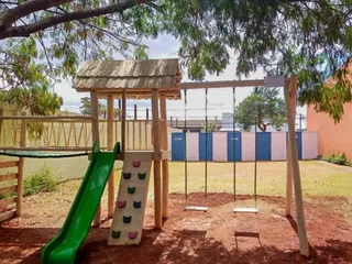 Playground de madeira com ponte de acesso — projeto PG-286